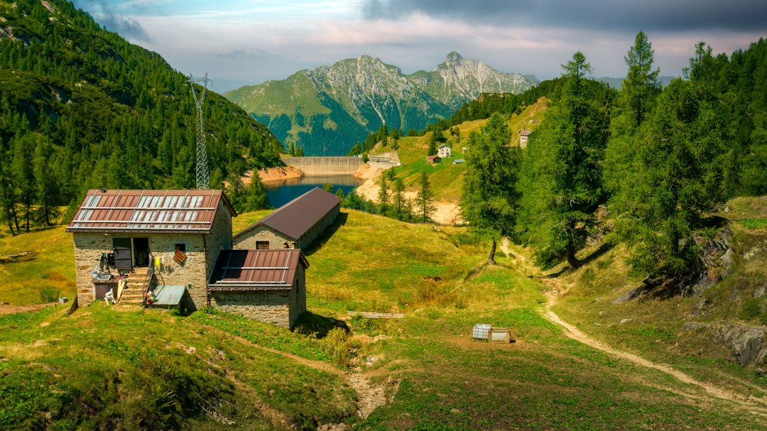 Mountain landscape with buildings and a lake.